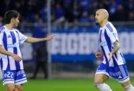 Με Ανόρθωση και Άστον Βίλα