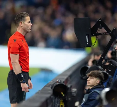 Με τρία ειδικά στοιχήματα