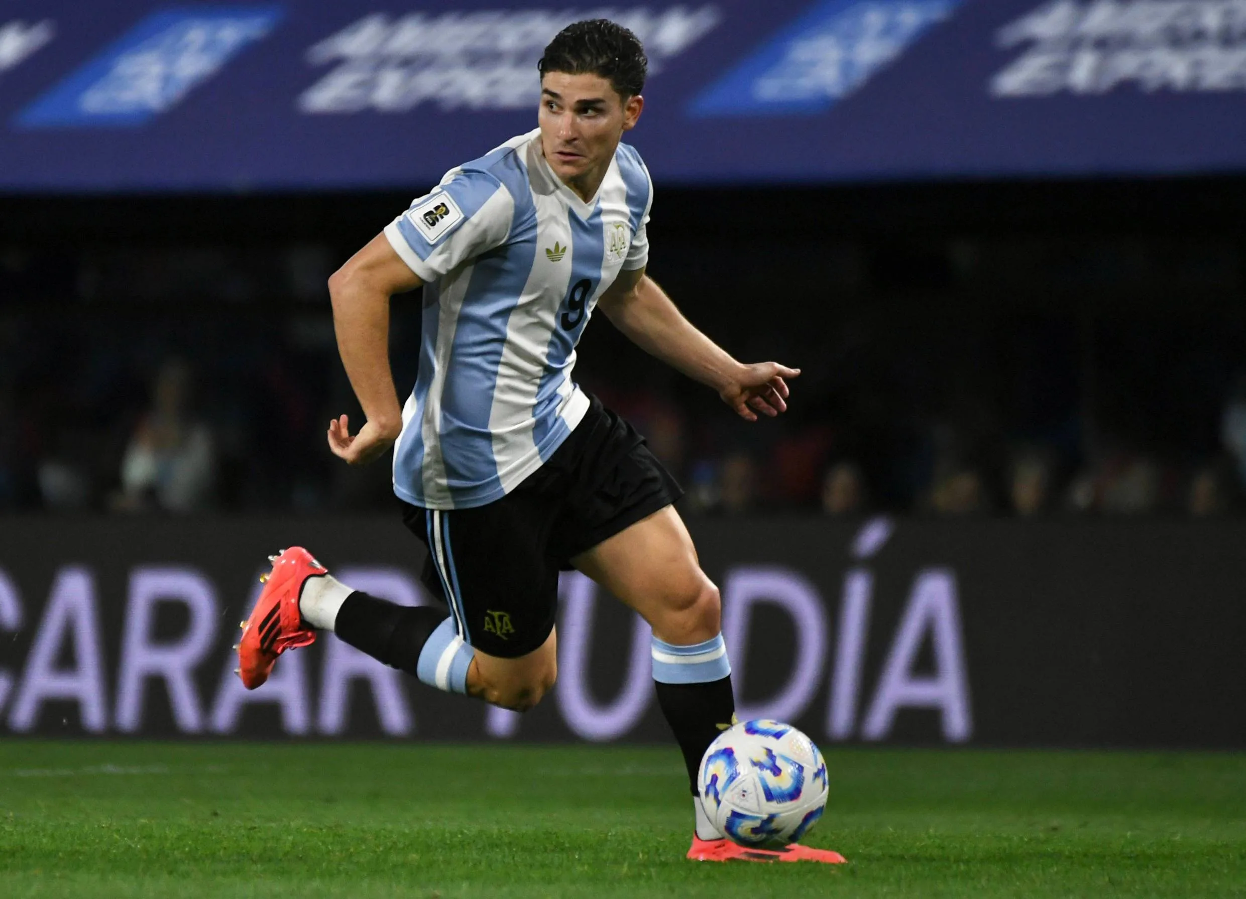 Γκολ, κάρτες και... Άλβαρες