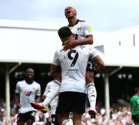 Τριπλή αξία στην Αγγλία