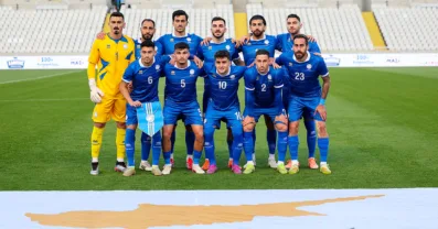 Δυο φιλικά με τέσσερα διαφορετικά πρόσωπα…