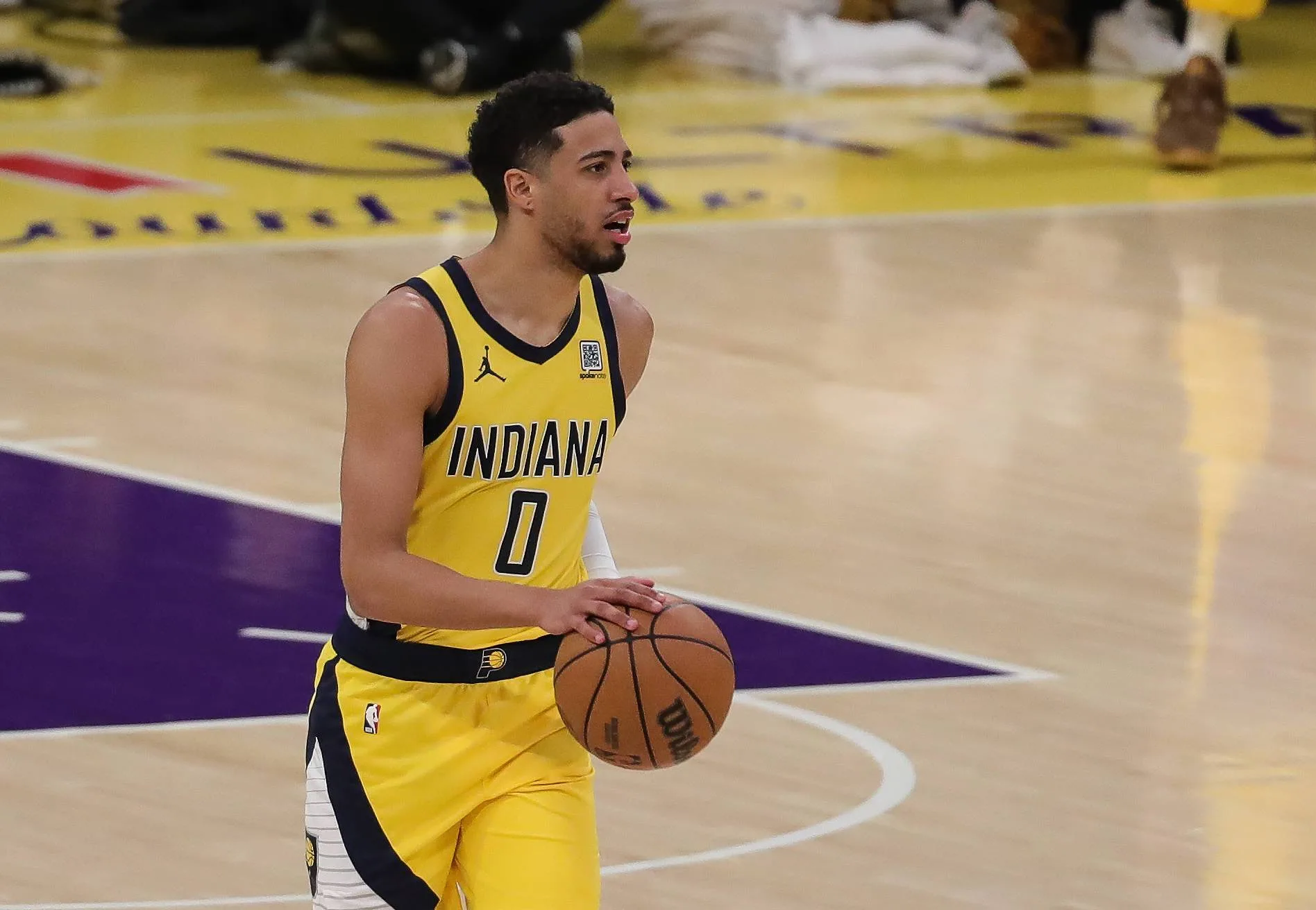 Ώρα τίτλου με τρία σημεία έως το 3.30